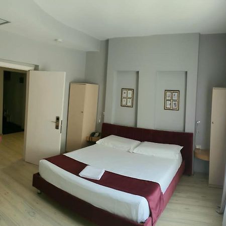 Theranda Boutique Hotel Тирана Экстерьер фото