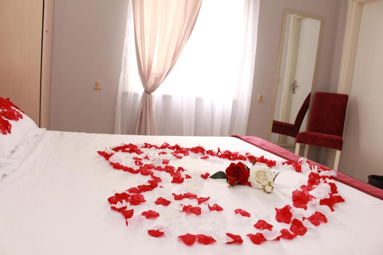 Theranda Boutique Hotel Тирана Экстерьер фото