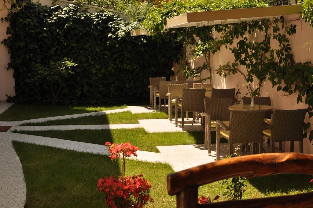 Theranda Boutique Hotel Тирана Экстерьер фото