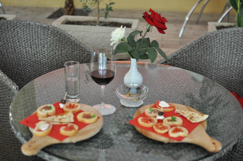 Theranda Boutique Hotel Тирана Экстерьер фото