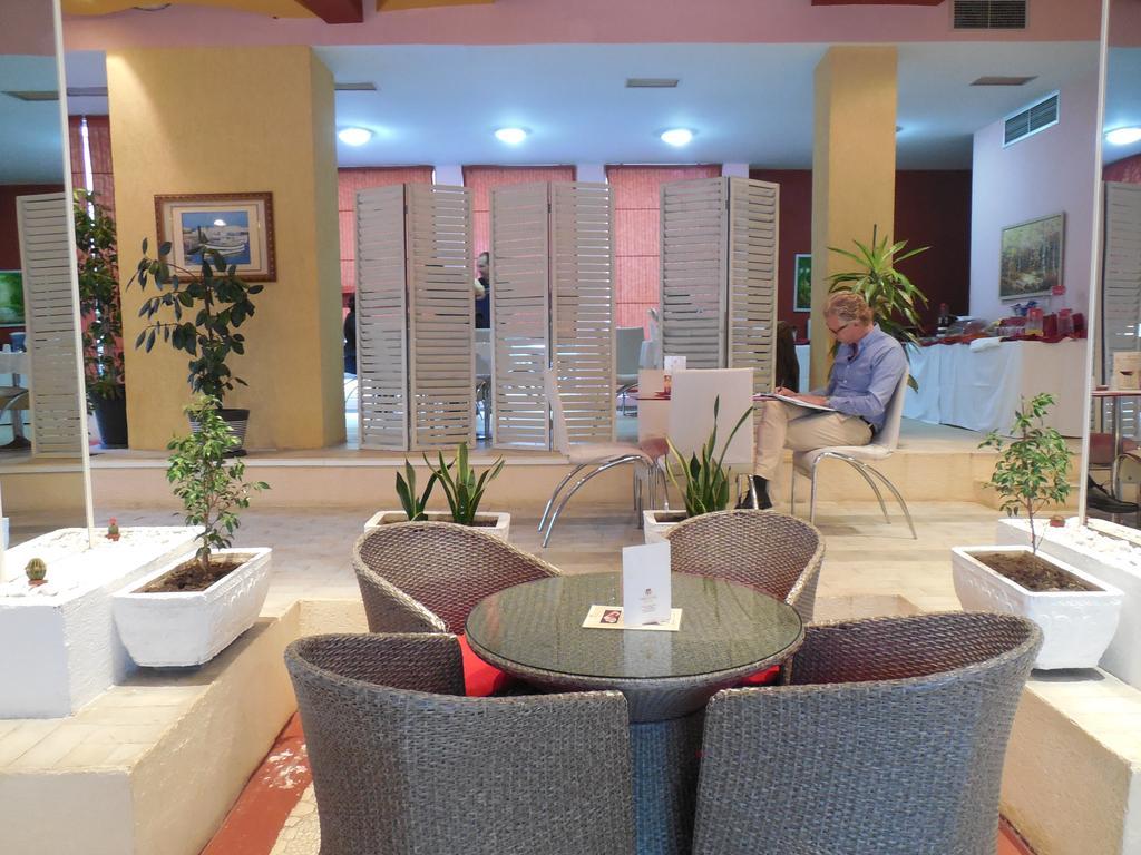 Theranda Boutique Hotel Тирана Экстерьер фото
