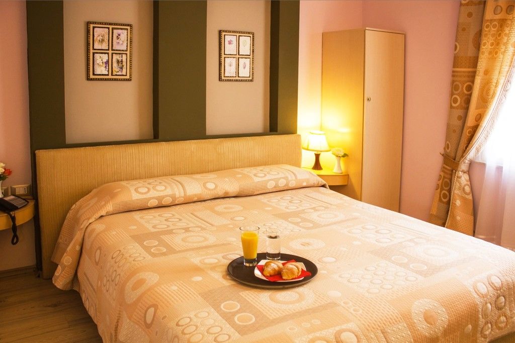 Theranda Boutique Hotel Тирана Экстерьер фото