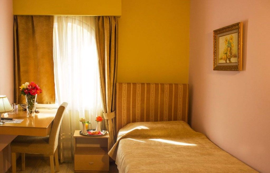 Theranda Boutique Hotel Тирана Экстерьер фото